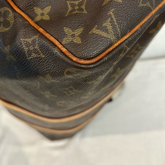 Louis Vuitton Monogram Keepall 50 - Picture 9 of 17